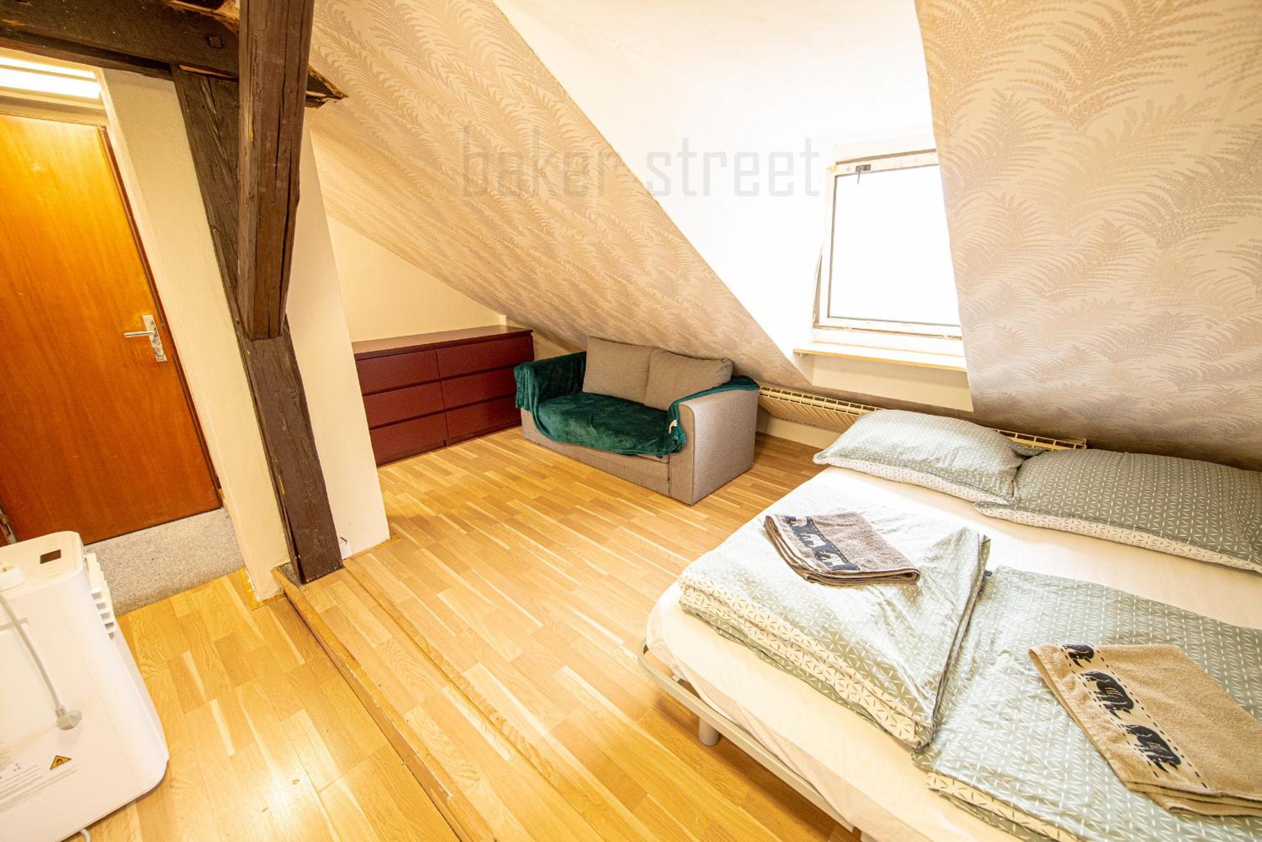 Attic 3 bedrooms apartment with 2 bathrooms
