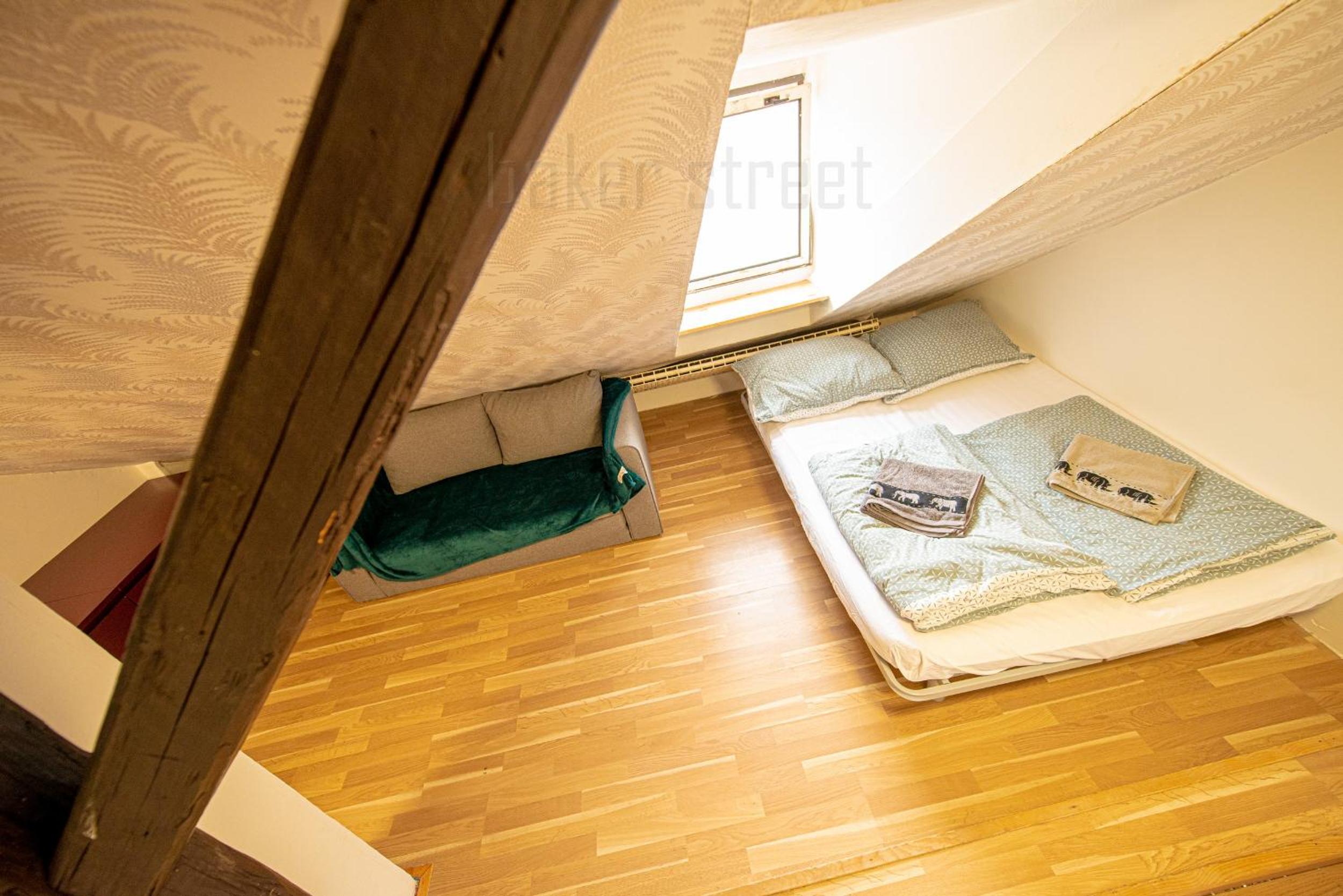 Attic 3 bedrooms apartment with 2 bathrooms
