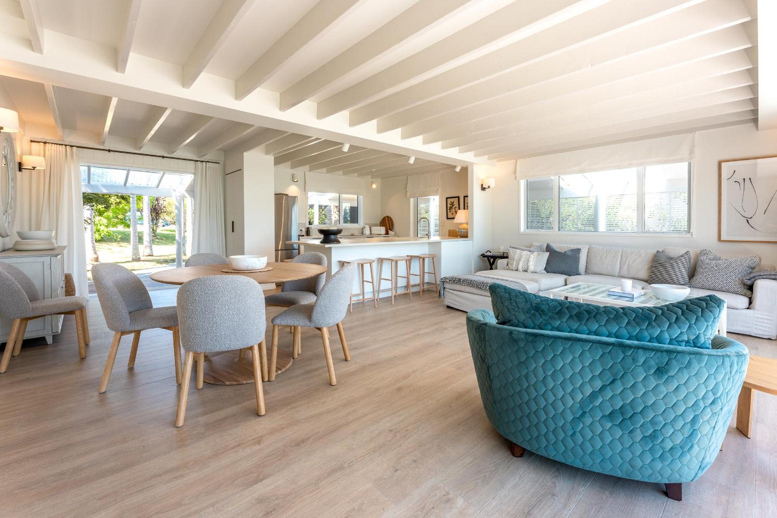 Picnic Bay Vista - Be My Guest Waiheke view 5