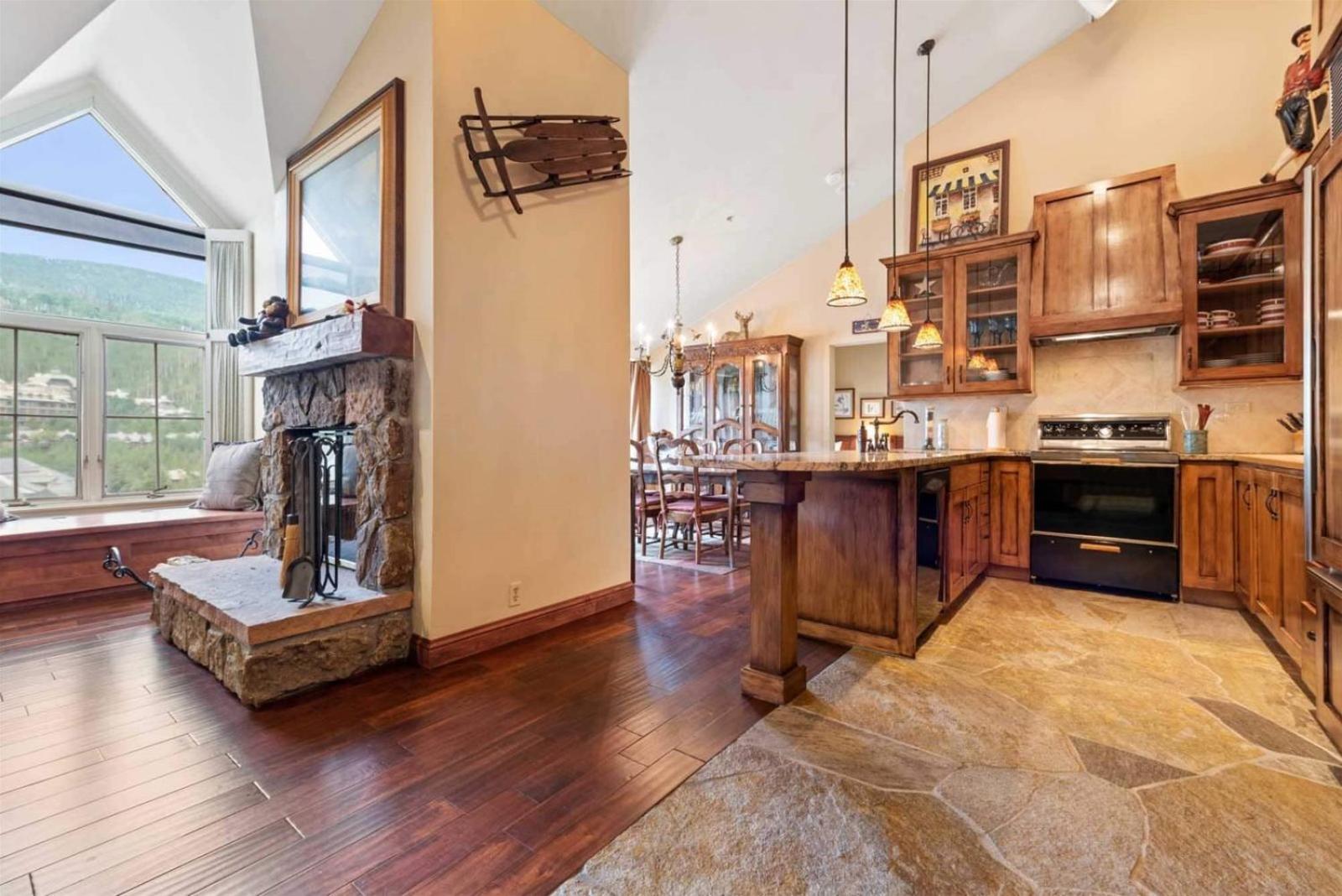 2 Bedroom Luxury Condo In Beaver Creek Village - Ski Inski Out view 4