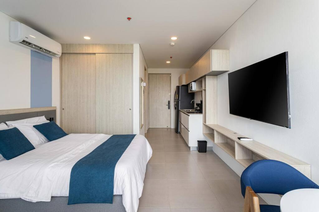 Luxury studio- hotel amenities