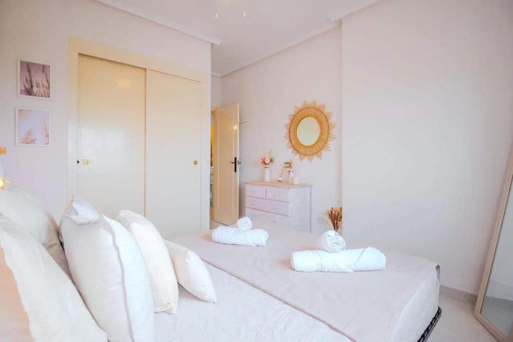 Apartamento en Torrevieja con Piscina y a 100 metros de la playa view 3