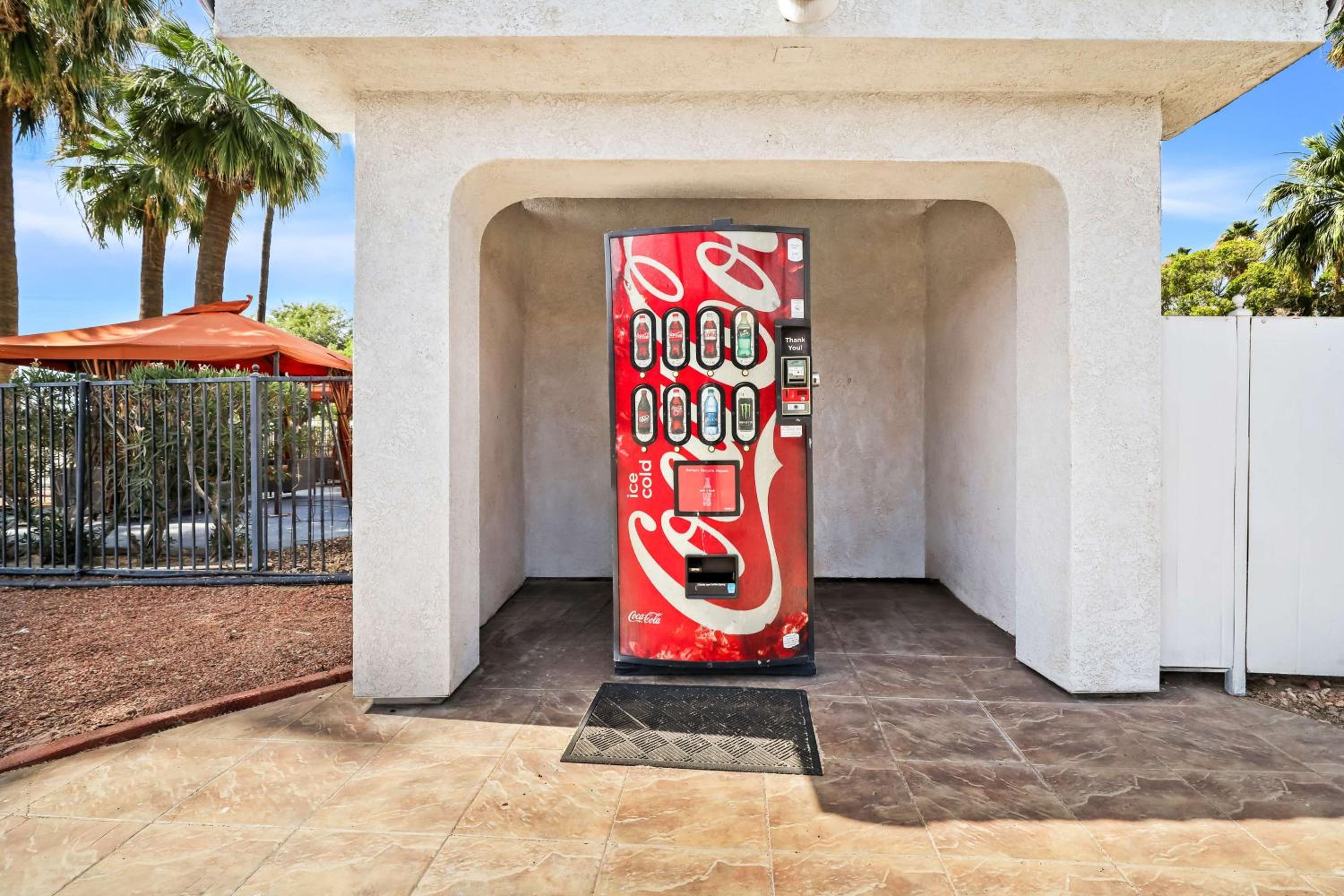 Blythe Vacations - SureStay Hotel by Best Western Blythe - Property Image 8