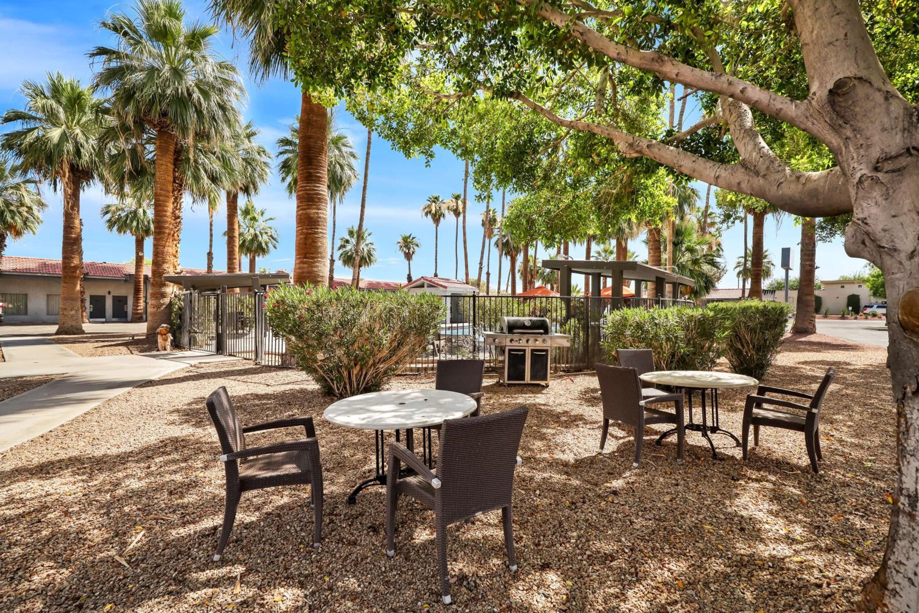 Blythe Vacations - SureStay Hotel by Best Western Blythe - Property Image 7