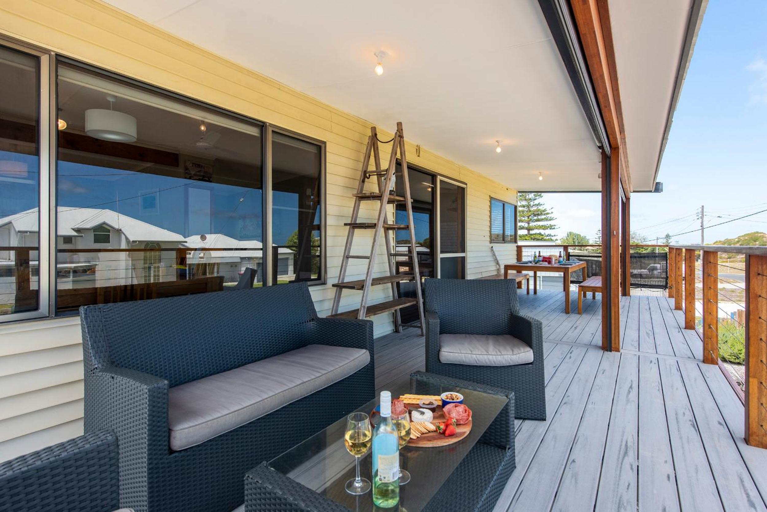 Lano Beach House