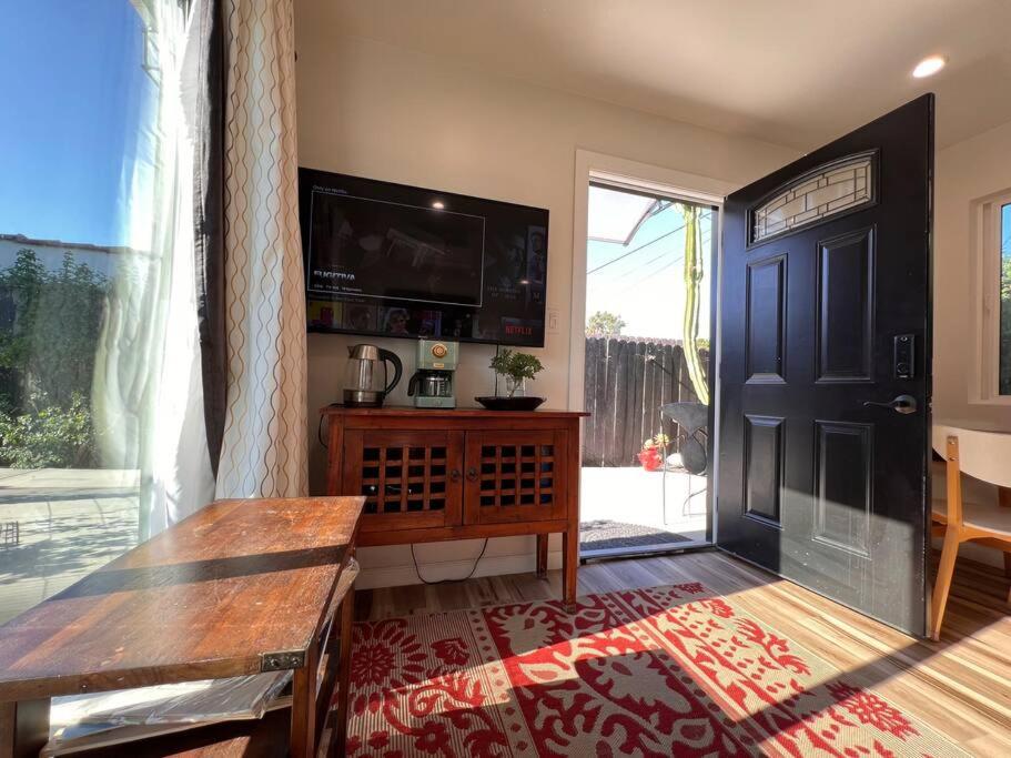 Lovely Little Cottage Close to Forum,Sofi,LAX