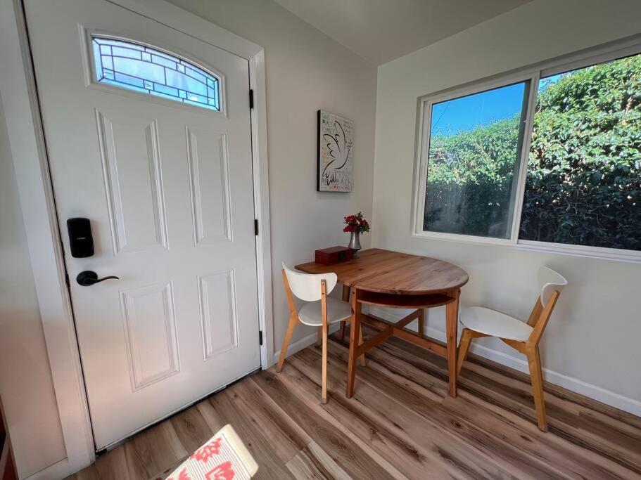 Lovely Little Cottage Close to Forum,Sofi,LAX