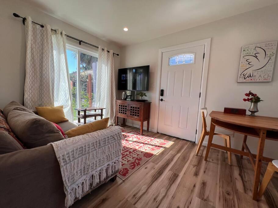 Lovely Little Cottage Close to Forum,Sofi,LAX