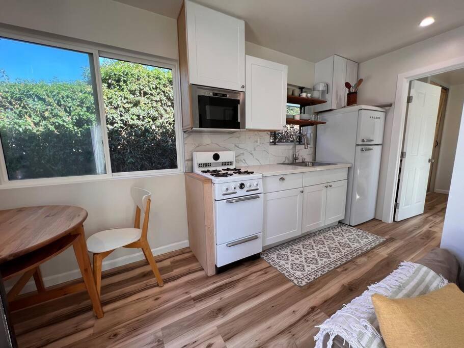 Lovely Little Cottage Close to Forum,Sofi,LAX