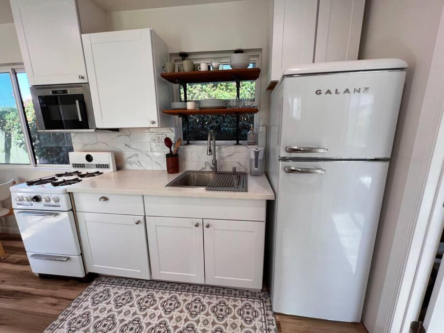 Lovely Little Cottage Close to Forum,Sofi,LAX