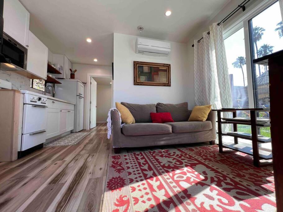 Lovely Little Cottage Close to Forum,Sofi,LAX