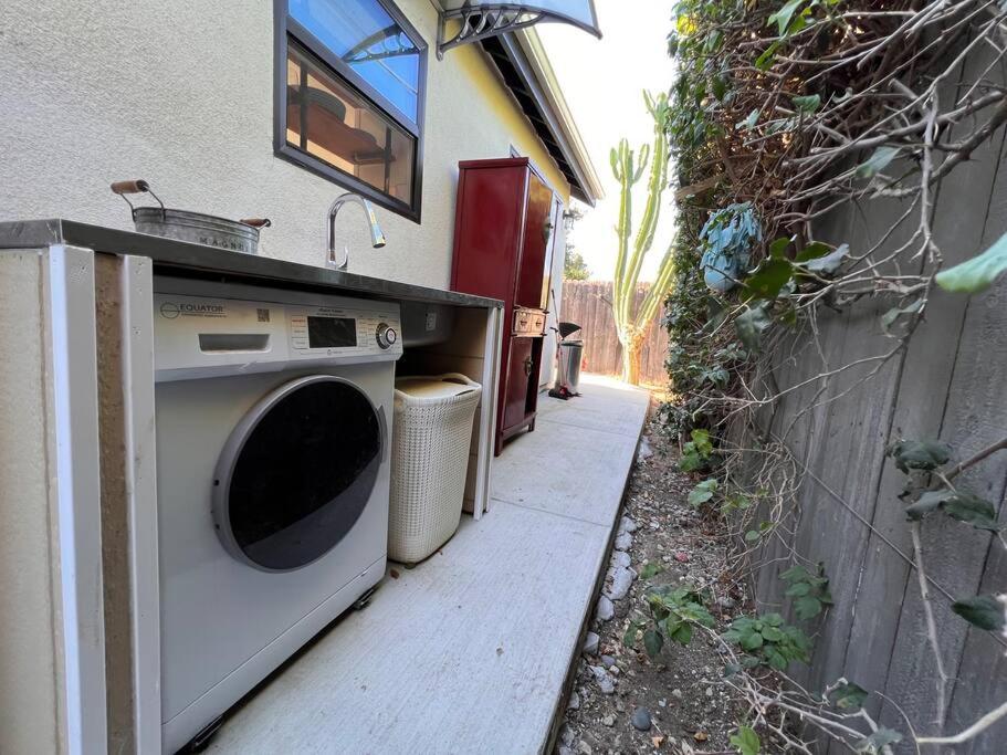 Lovely Little Cottage Close to Forum,Sofi,LAX