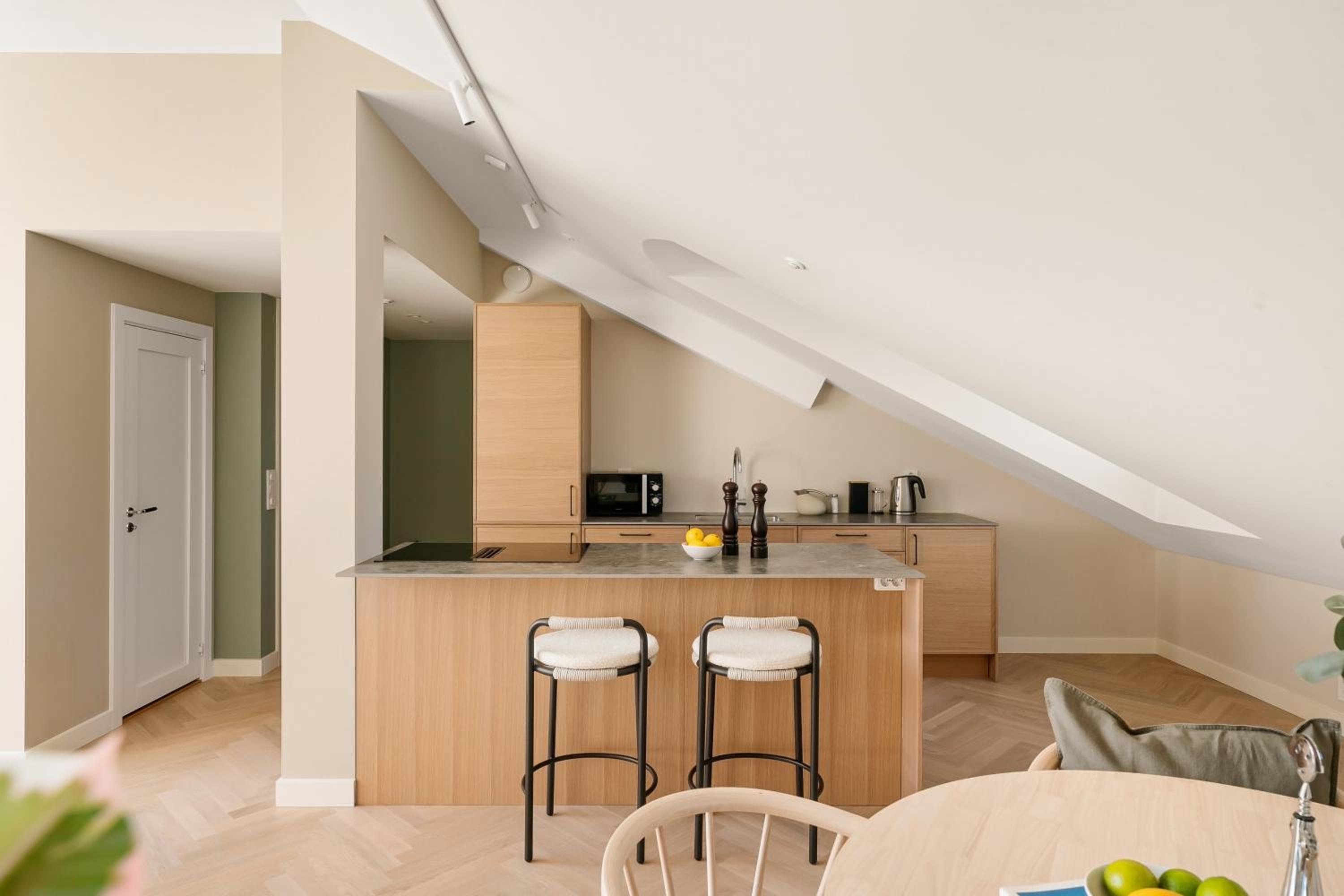 Løkka Suites I Penthouse with Private Rooftop I 2-Bedroom with Double Queen Room & 2 Bathrooms view 2