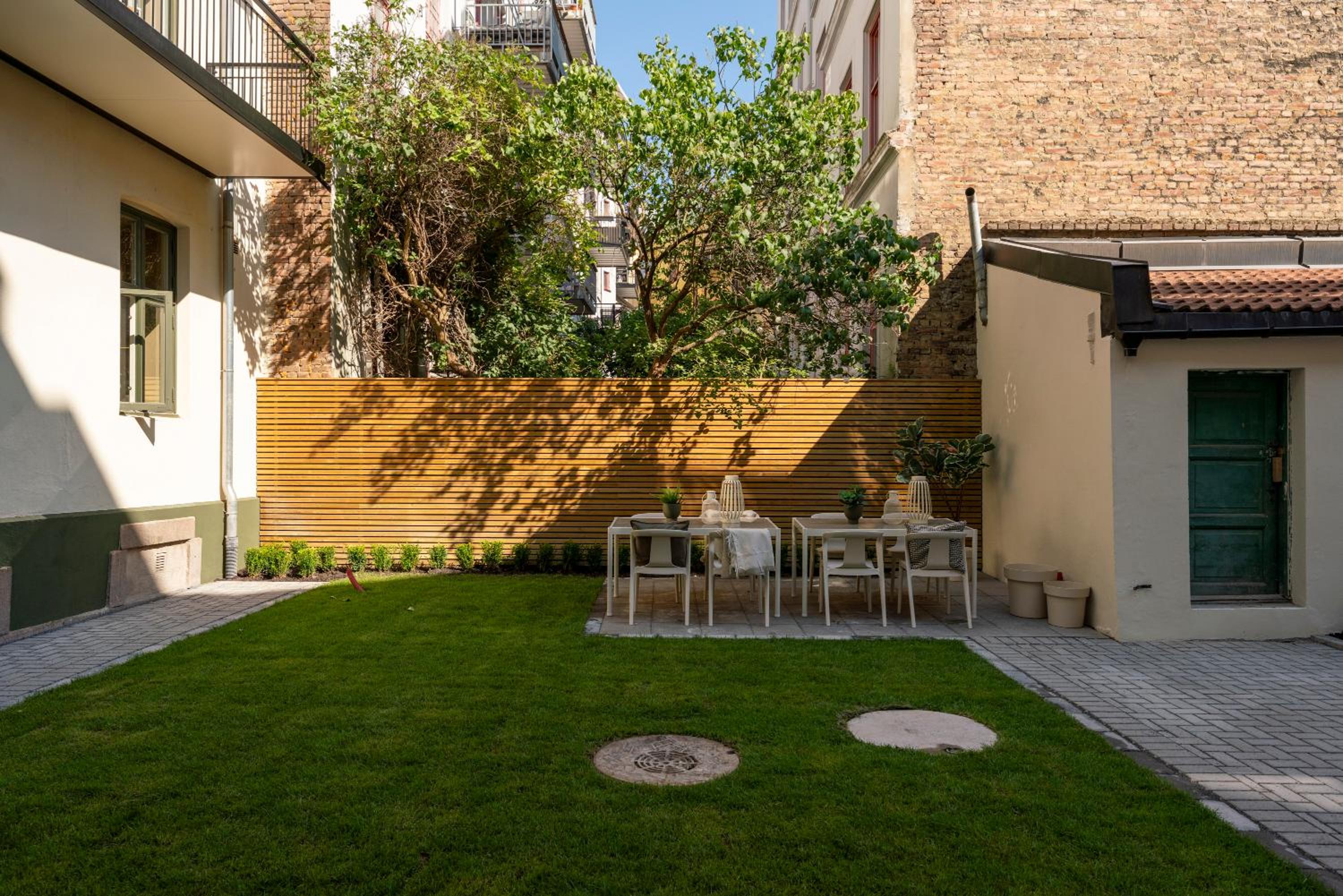 Løkka Suites I Penthouse with Private Rooftop I 2-Bedroom with Double Queen Room & 2 Bathrooms view 4