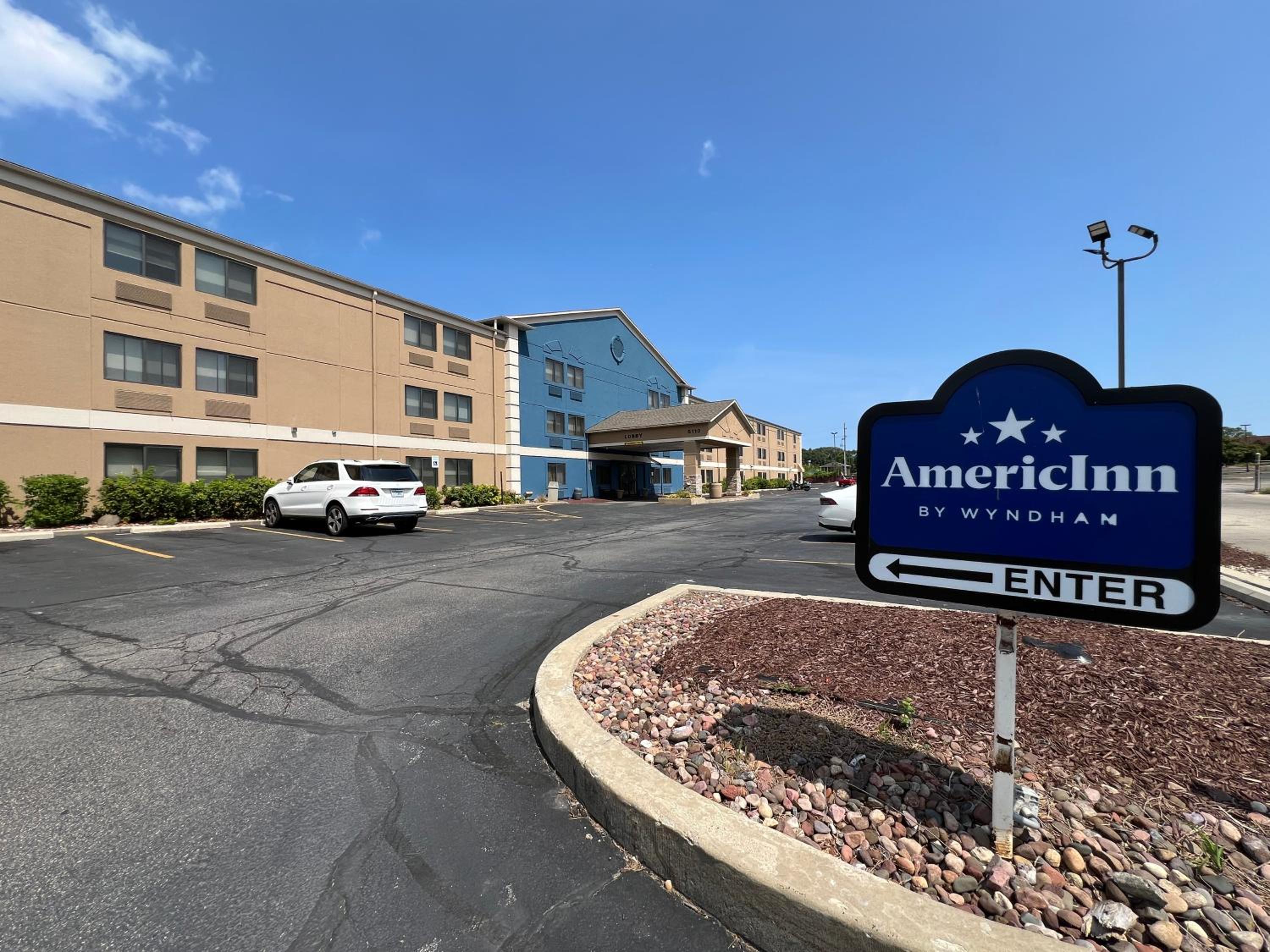 Milwaukee Vacations - AmericInn by Wyndham Glendale Milwaukee - Property Image 5