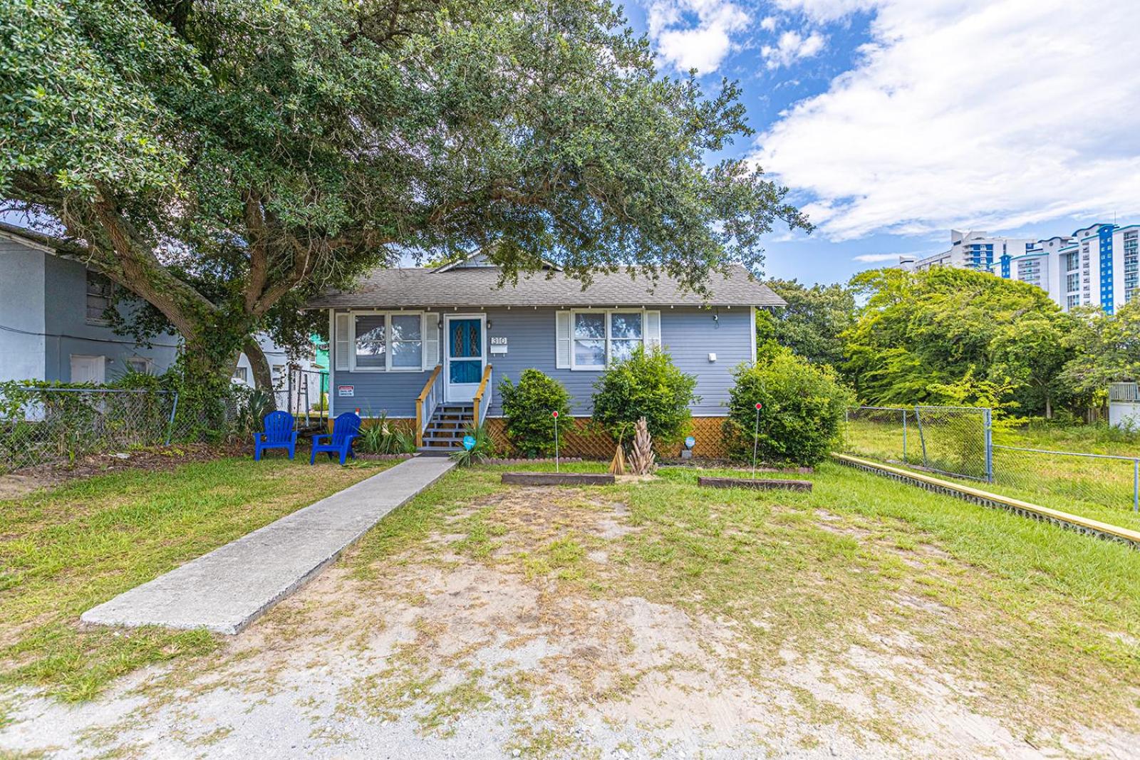 Gorgeous Centrally Located Ocean View 2 King, Huge Private Yard & Deck, Firepit, BBQ, & Game Tables view 5