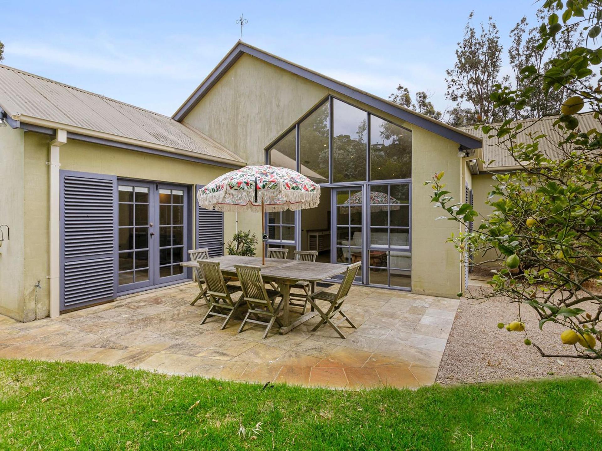 Portsea Hideaway Classic Style