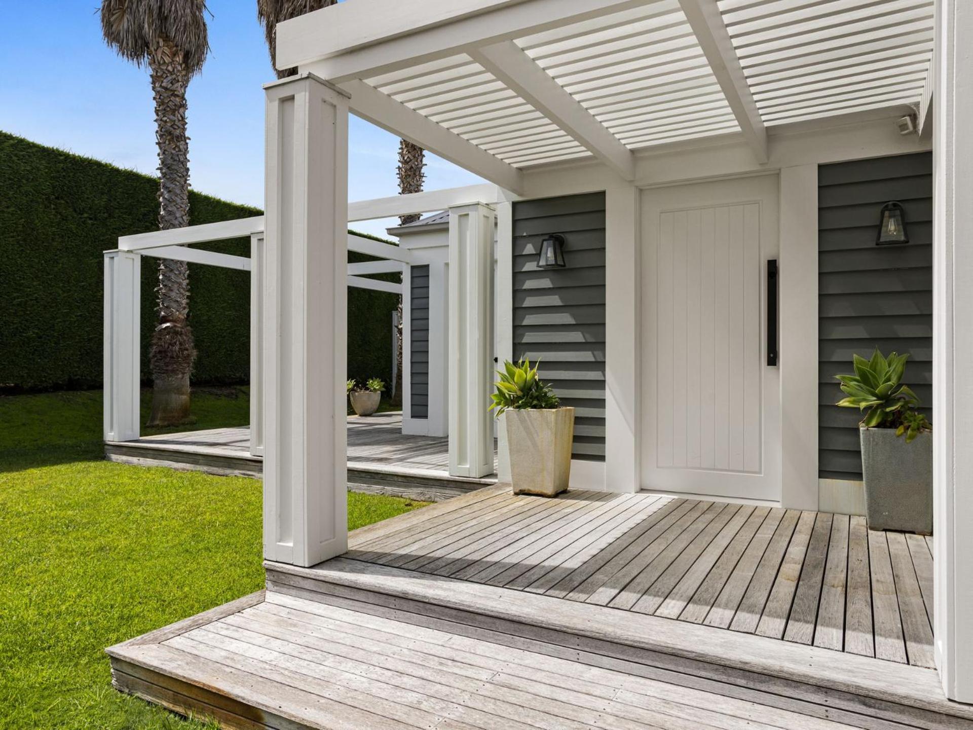 Portsea Resort Pool and Court