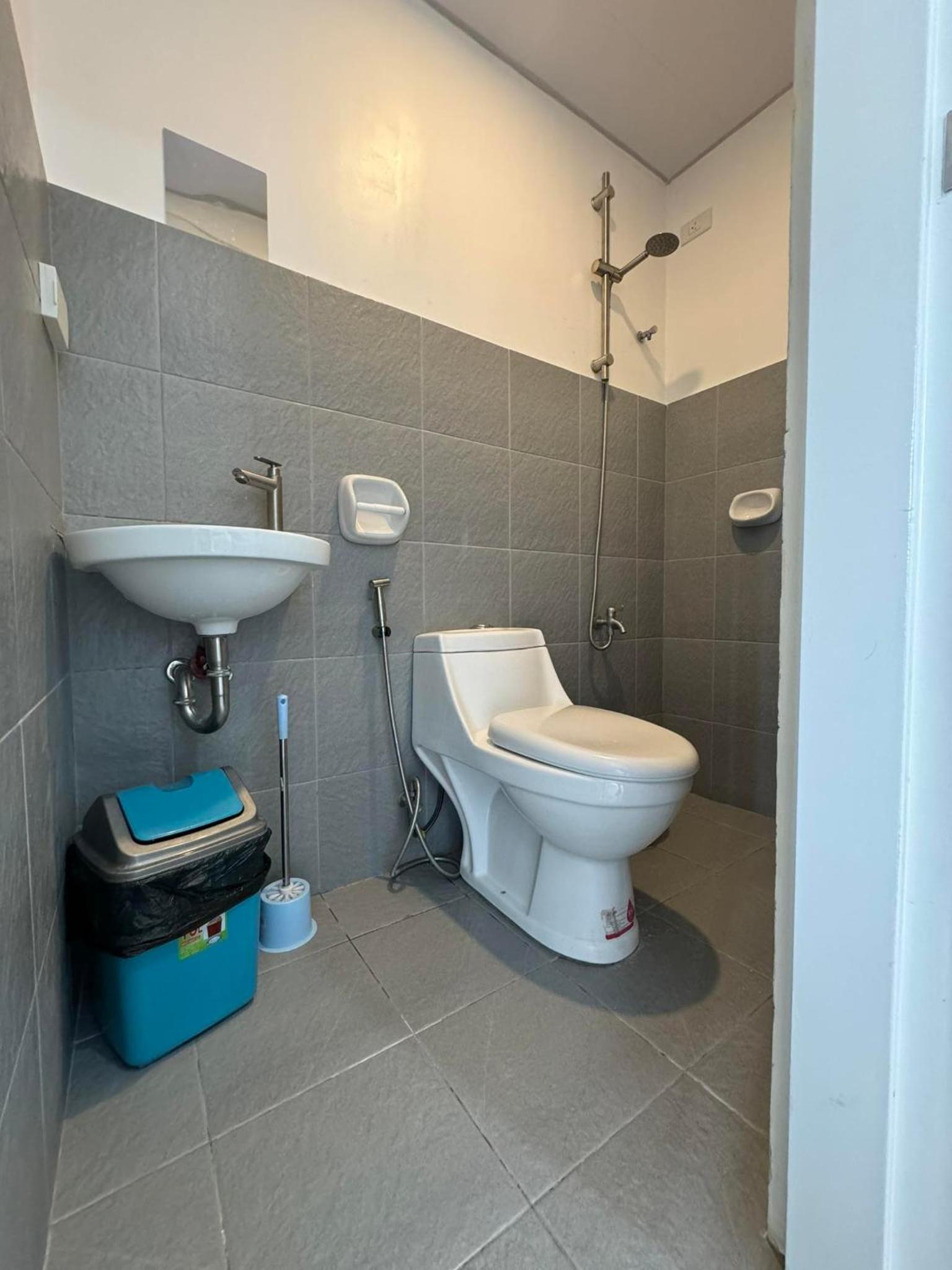 studio condo in urdaneta view 5