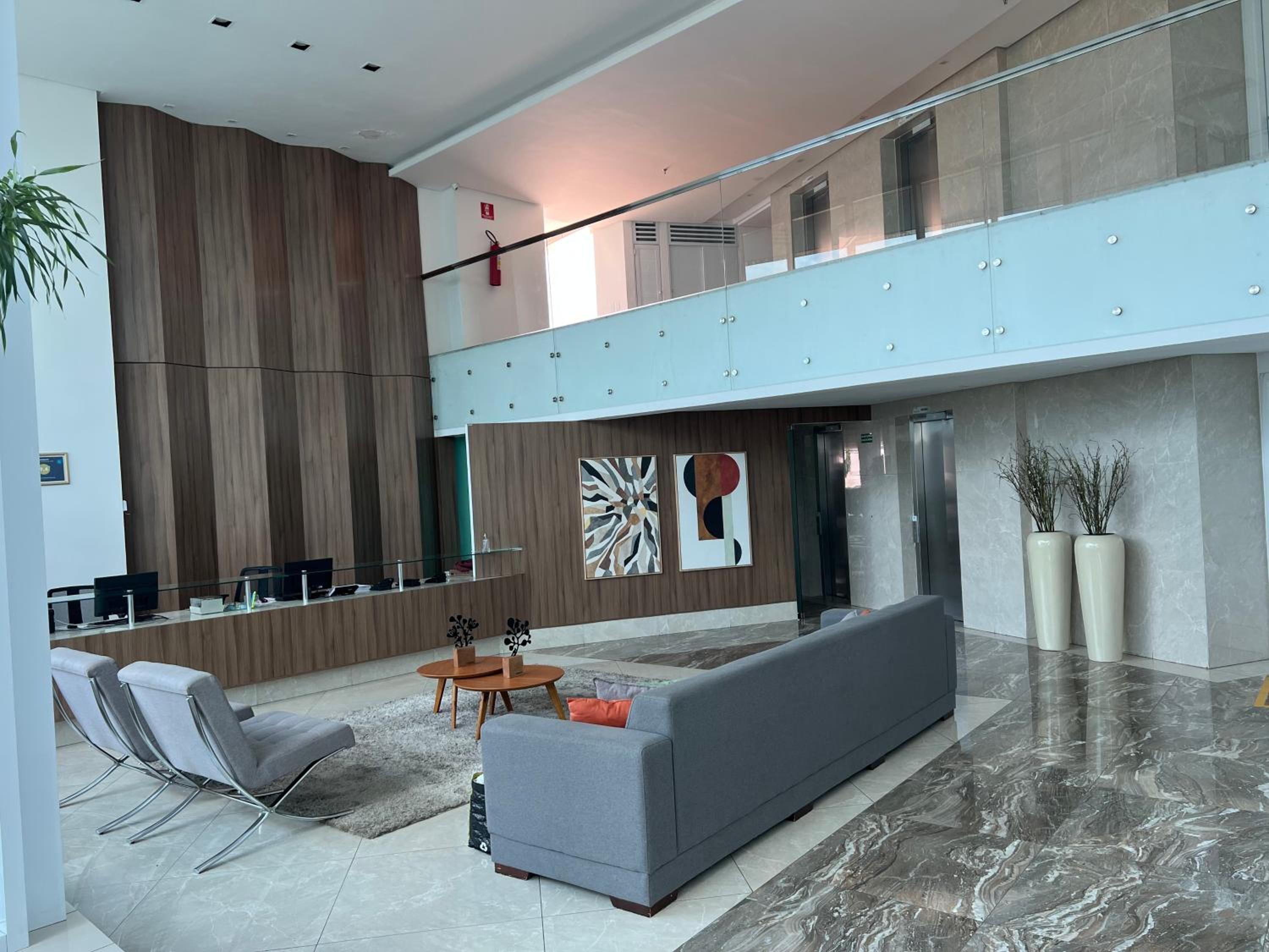 Apartamento confortável, localização extra -recepção 24h- Varanda com vista panorâmica