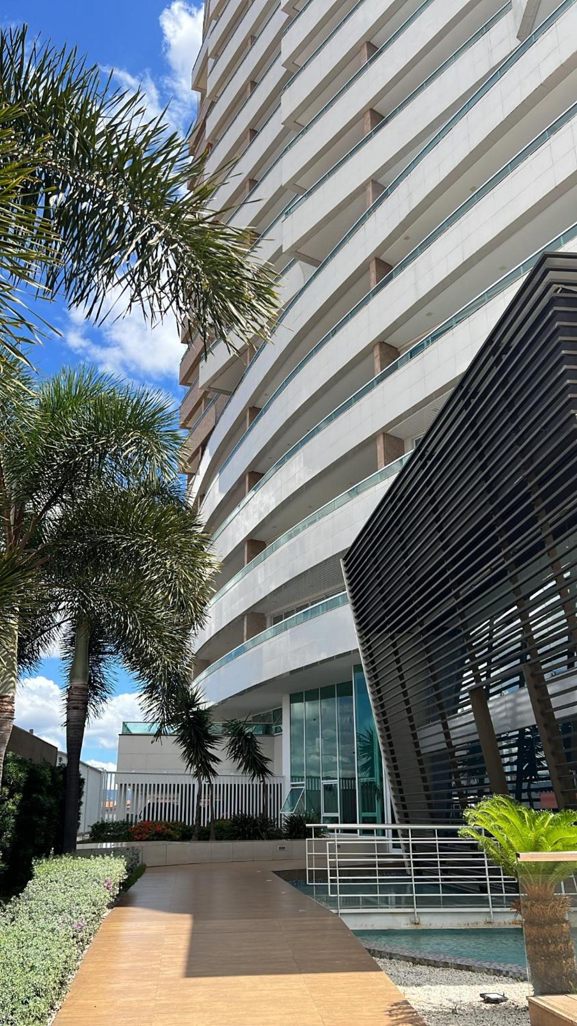 Apartamento confortável, localização extra -recepção 24h- Varanda com vista panorâmica