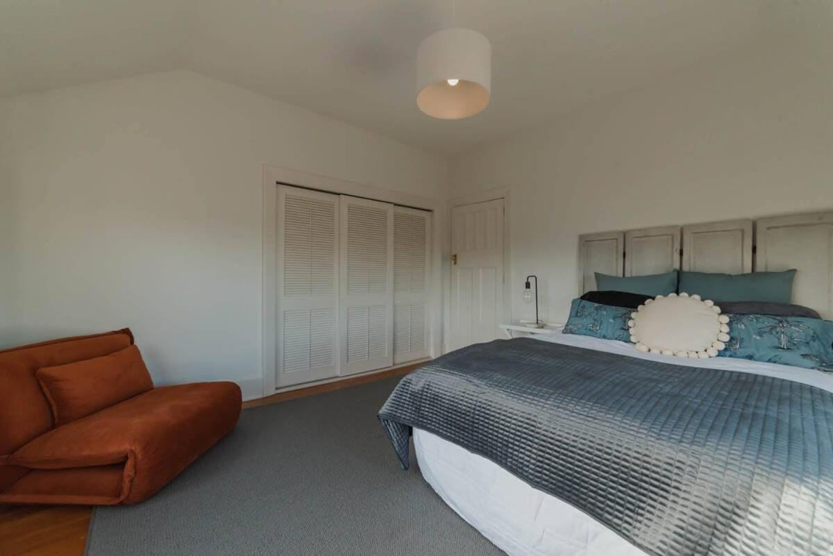 Bel Air Mansion - Sleeps 12 Villa