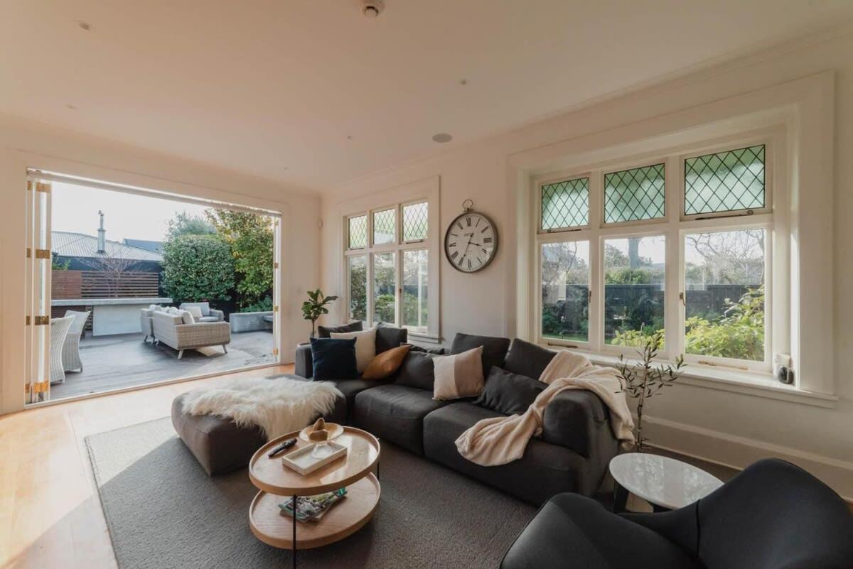 Bel Air Mansion - Sleeps 12 Villa