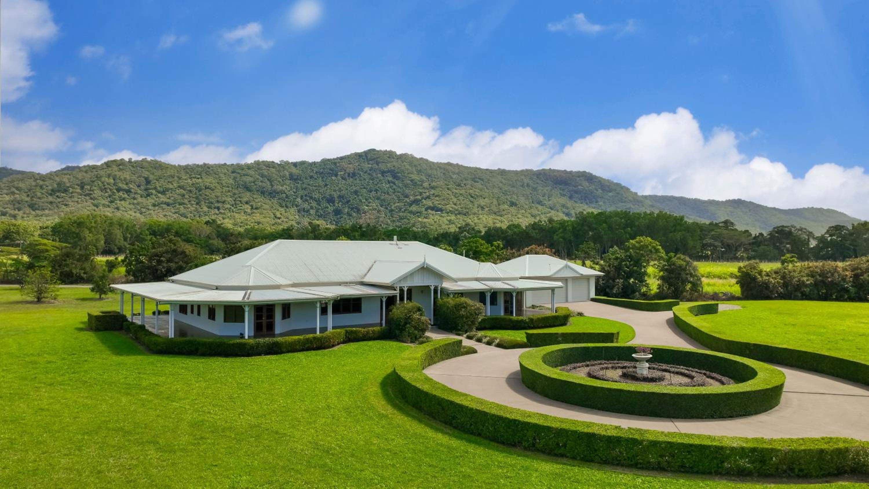 The Hampton Lodge with private pool on 25 acres