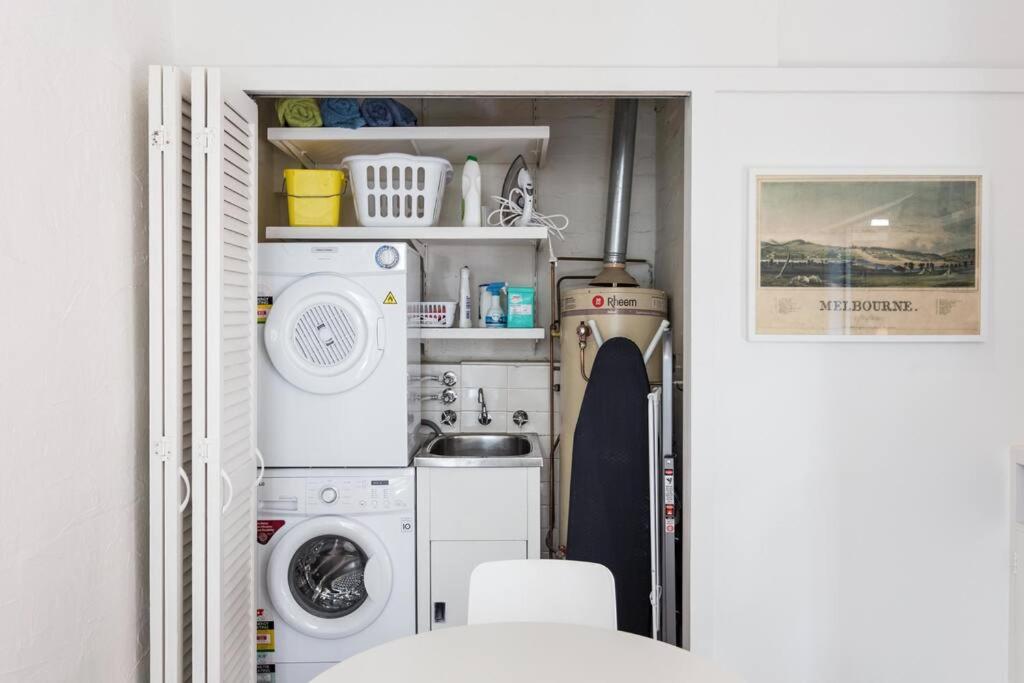 Spacious, Stylish House with Private Courtyard near Shops, Cafes, Beach and Tram