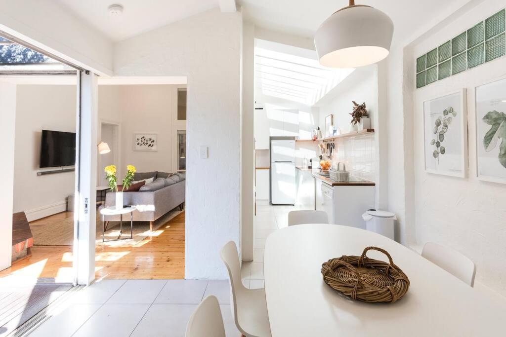Spacious, Stylish House with Private Courtyard near Shops, Cafes, Beach and Tram