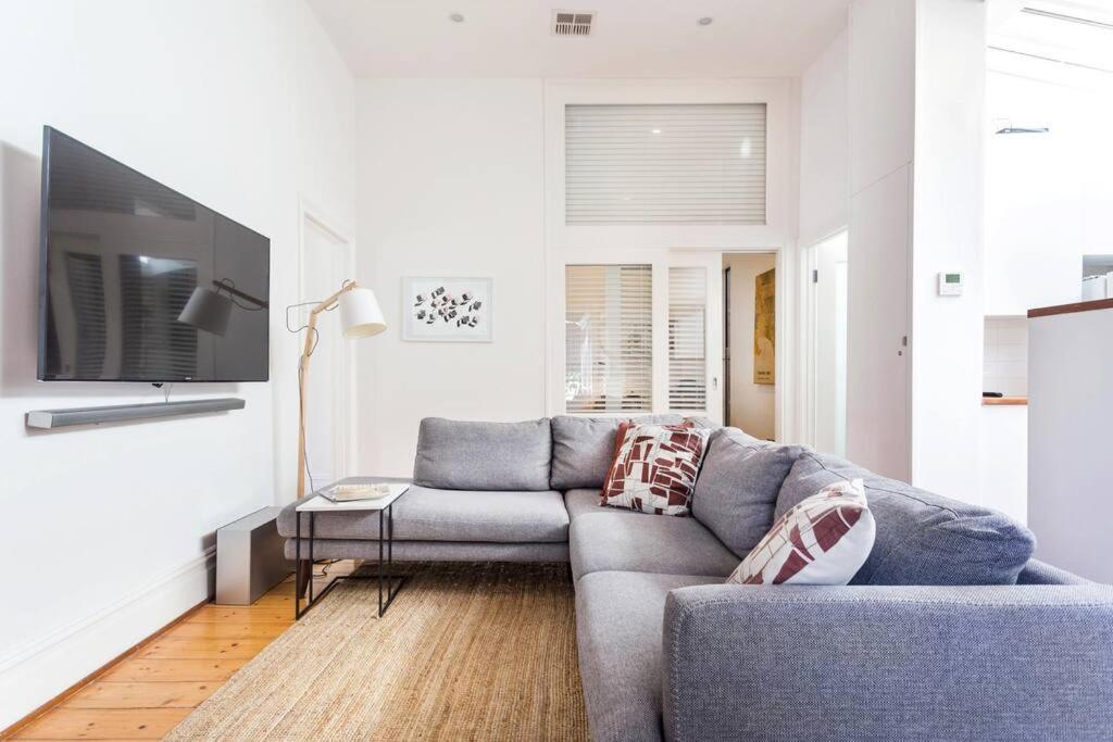 Spacious, Stylish House with Private Courtyard near Shops, Cafes, Beach and Tram