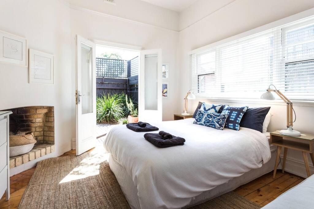 Spacious, Stylish House with Private Courtyard near Shops, Cafes, Beach and Tram