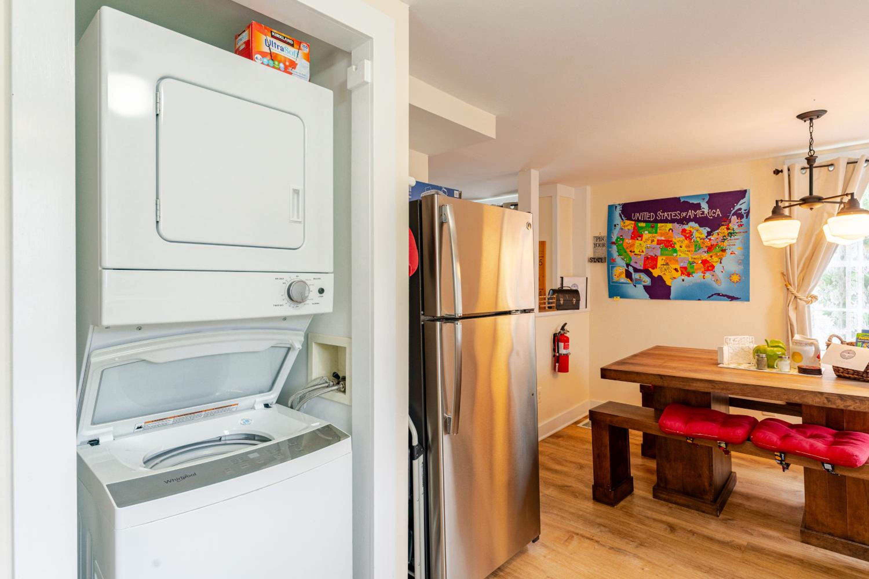 The School House Cottage, Historic 1BR Mystic River Stay Near Seaport