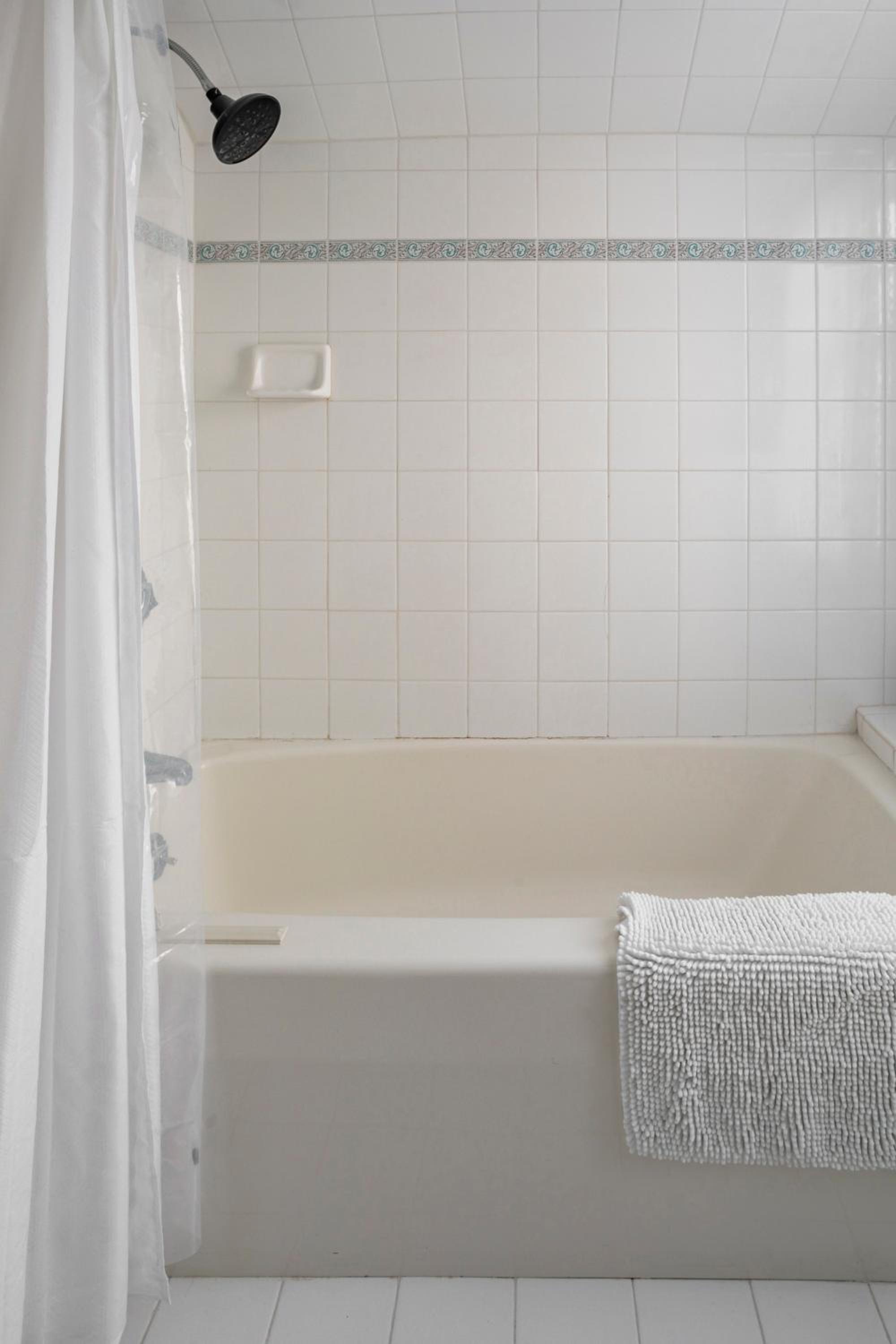 The School House Cottage, Historic 1BR Mystic River Stay Near Seaport