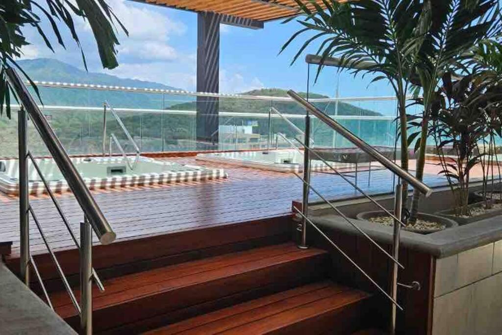 Salguero Beach- Pool-Gym-Jacuzzi- Mountain View