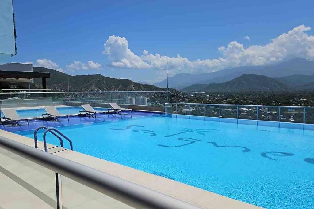 Salguero Beach- Pool-Gym-Jacuzzi- Mountain View