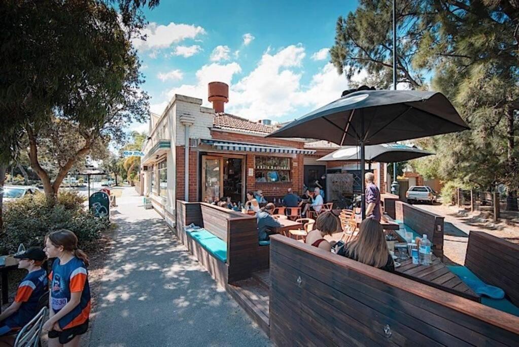 Sensational St Kilda stay at Sunset Beach Tower