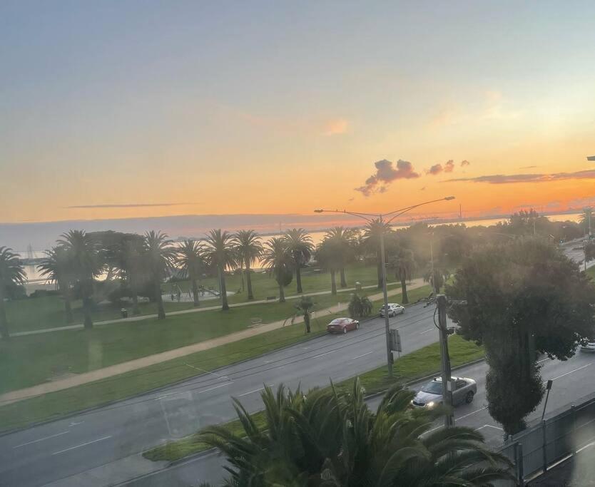Sensational St Kilda stay at Sunset Beach Tower