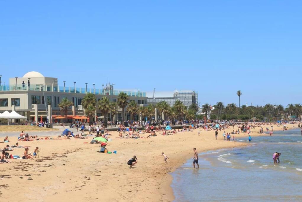 Sensational St Kilda stay at Sunset Beach Tower