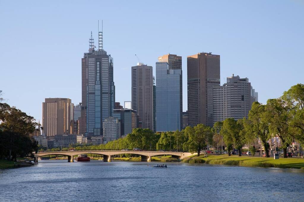 Sensational St Kilda stay at Sunset Beach Tower
