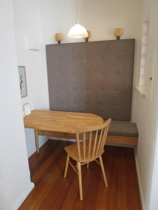 Big A1 Art Deco Apt with stunning city & beach views