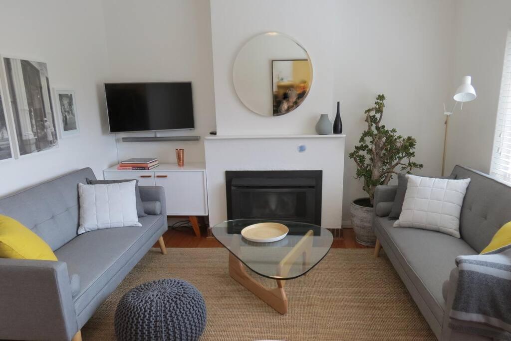 Big A1 Art Deco Apt with stunning city & beach views