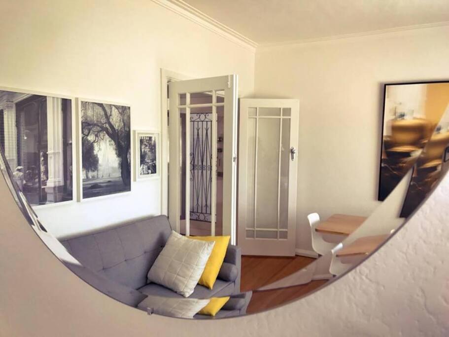 Big A1 Art Deco Apt with stunning city & beach views