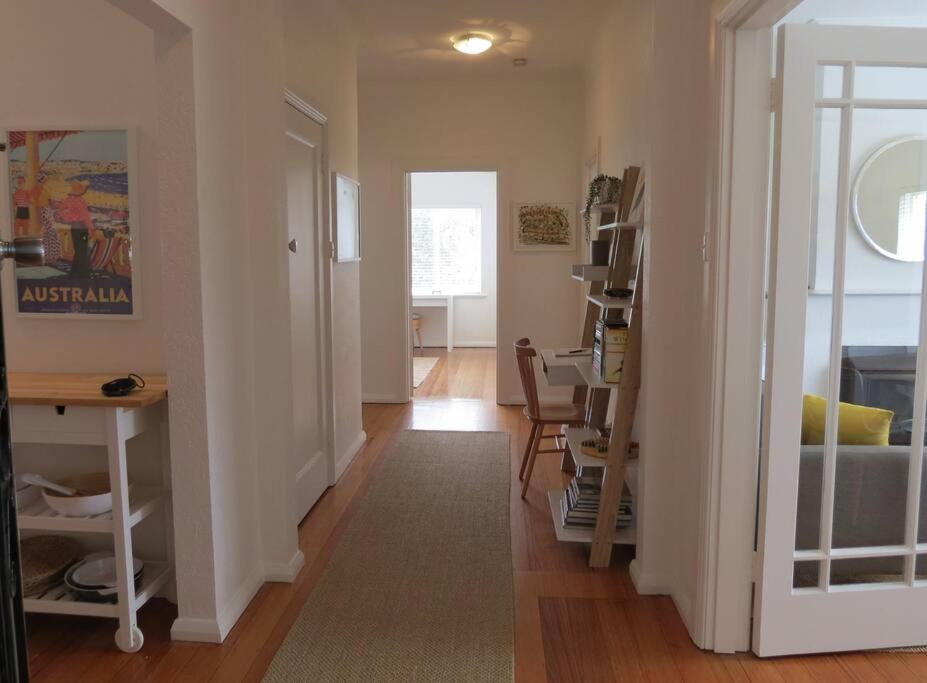Big A1 Art Deco Apt with stunning city & beach views