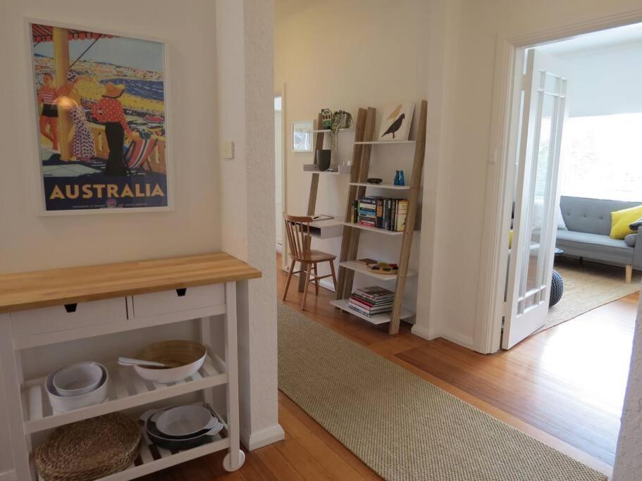 Big A1 Art Deco Apt with stunning city & beach views