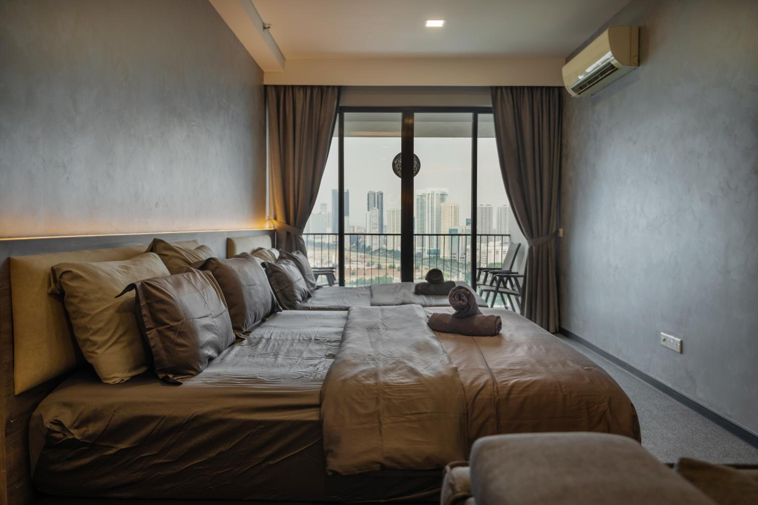 Luxury Seaview Projector Lounge by The Only Bnb photo 6