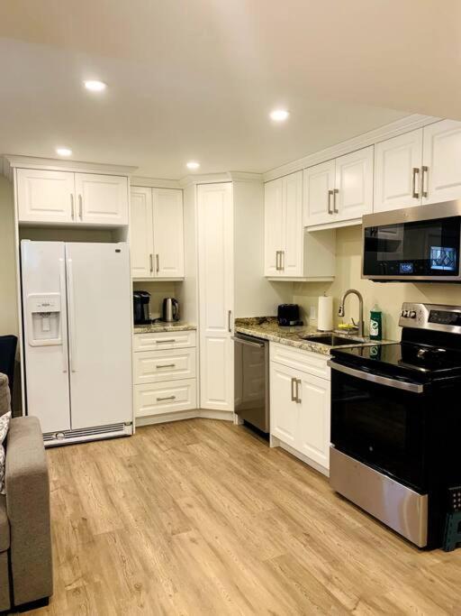 Cozy 1 bedroom basement apartment 14 days minimum