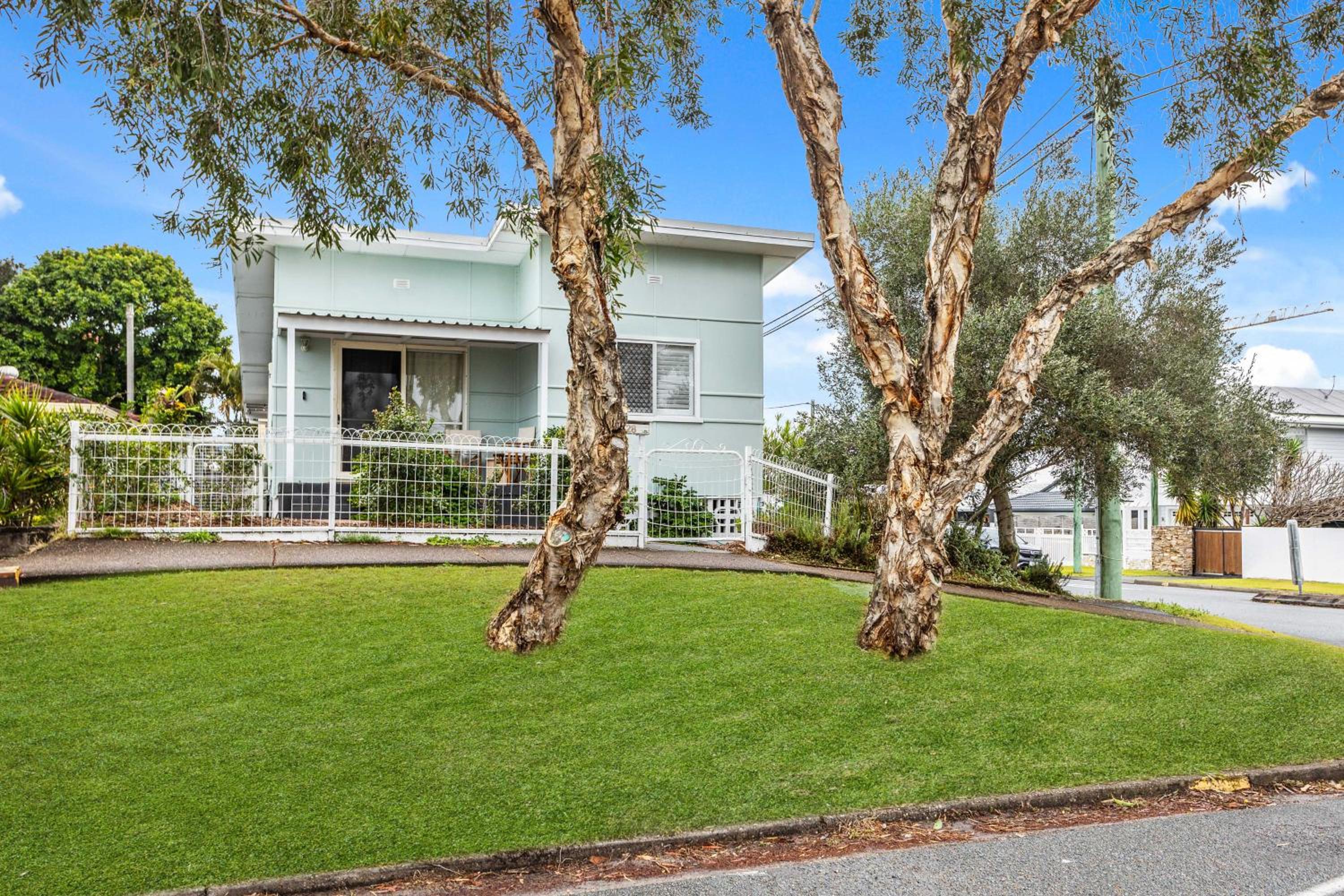 Palm Beach Cottage, Walk to Beach