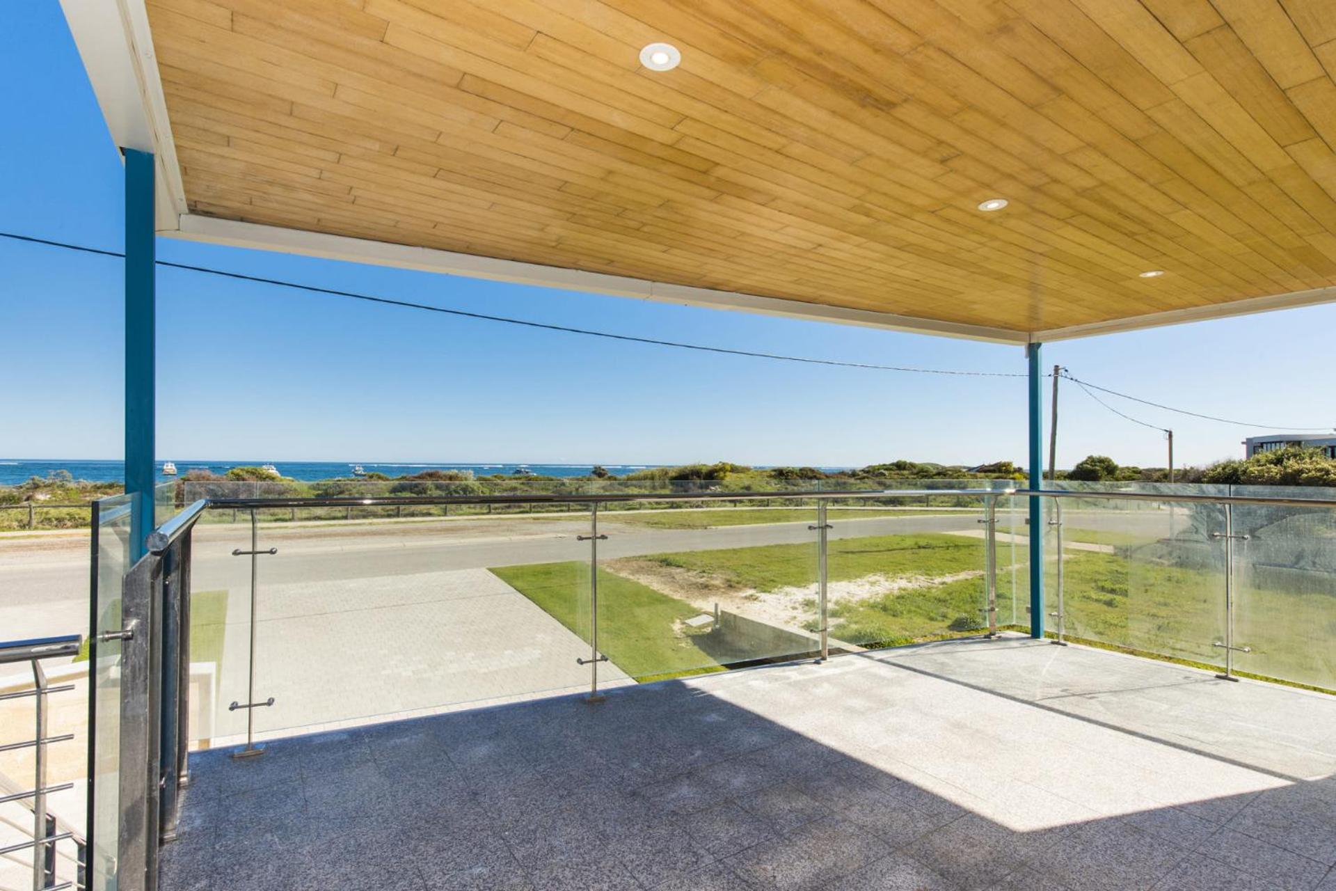 Oceans Waves - Luxury Apartment with ocean views