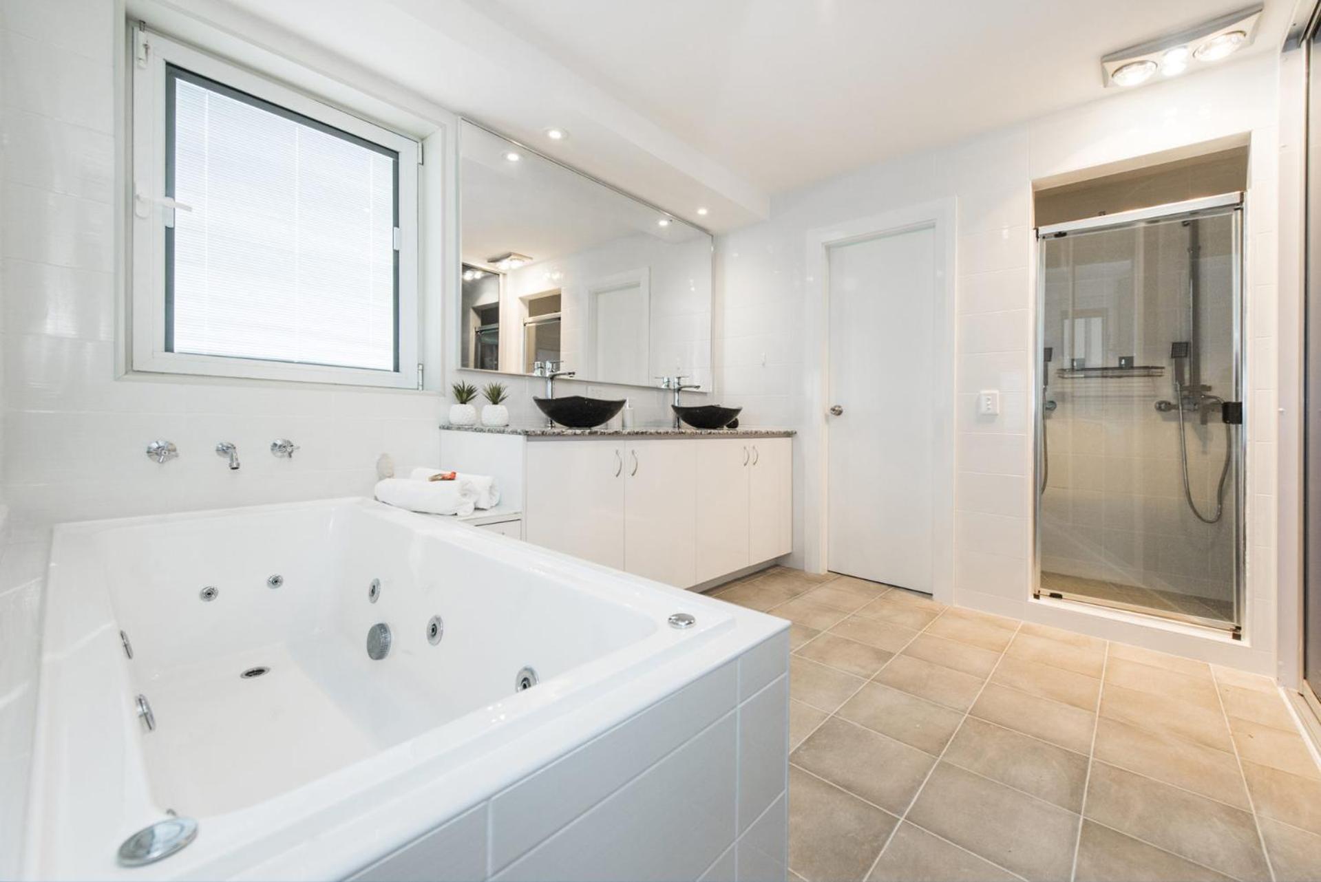 Oceans Waves - Luxury Apartment with ocean views